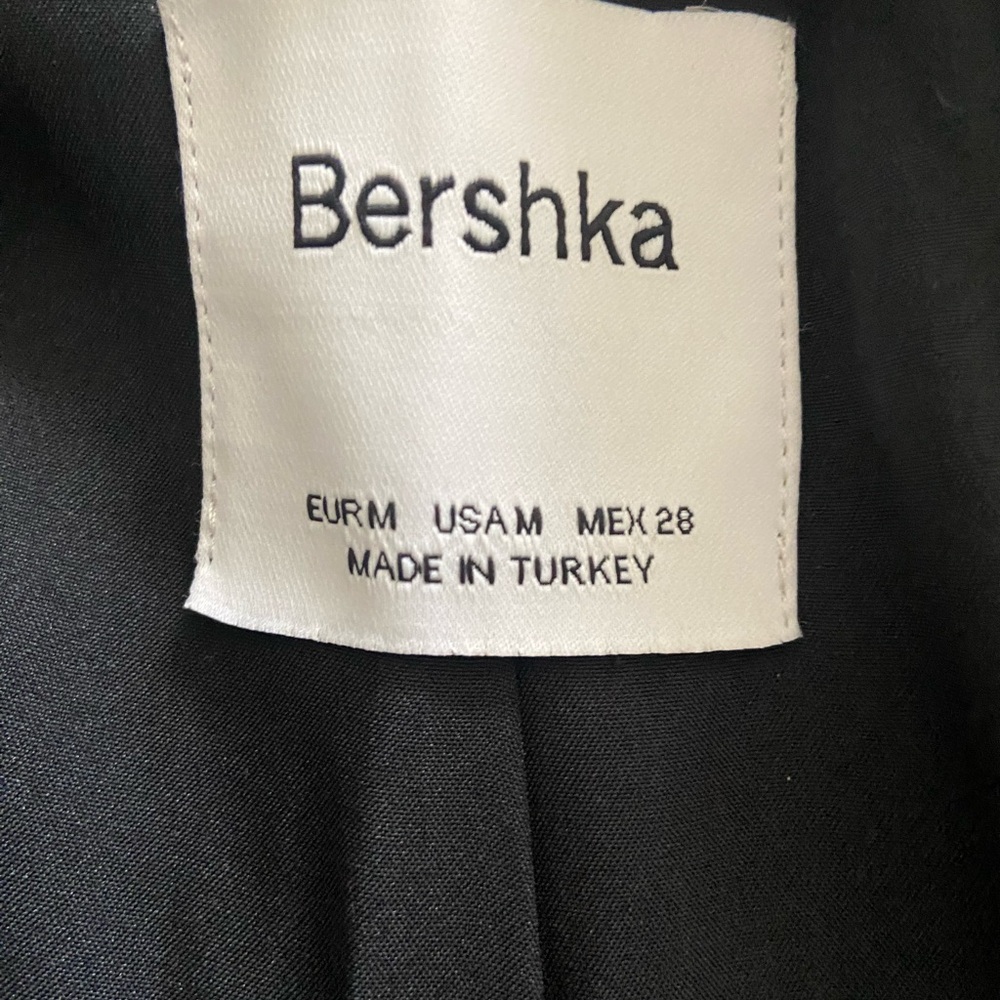 Bershka Cropped Blazer in Grey 
In a size Medium - Picture 4 of 7